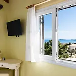 Апартаменты Aloe Seaview With Private Tub By Konnect Дассия